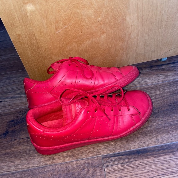 Red Nike sneakers - Picture 3 of 3